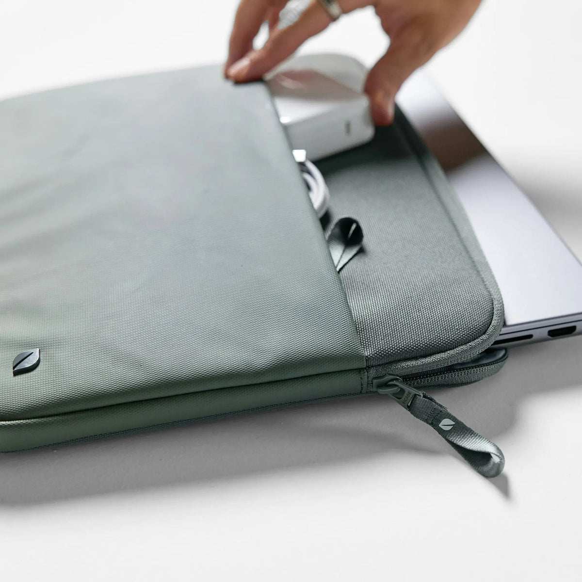 Incase A.R.C. Sleeve for 14-inch Laptop