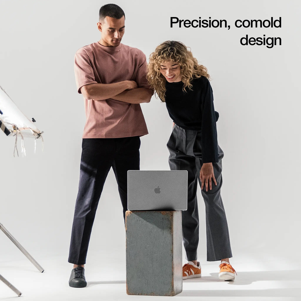 Incase Dots Hardshell with Makrolon® for MacBook Pro 16"