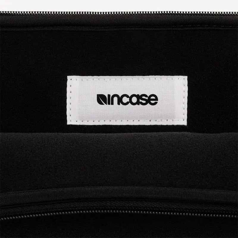 Incase Classic Universal Sleeve for 17-inch Laptop